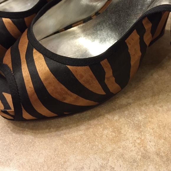 Black and Bronze Animal Print Heels - Picture 3 of 3