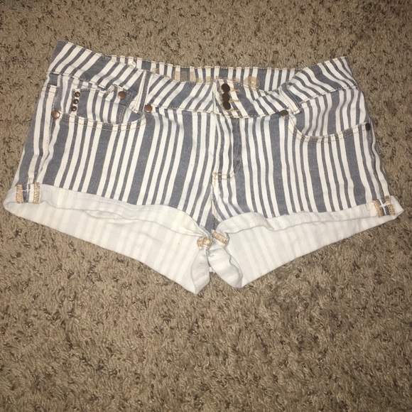 Cute striped Jean shorts!