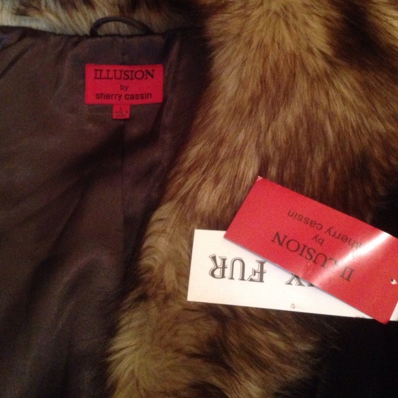 Beautiful faux fur vest by Sherry Cassini. NWT - Picture 2 of 4