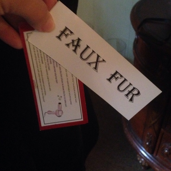 Beautiful faux fur vest by Sherry Cassini. NWT - Picture 4 of 4