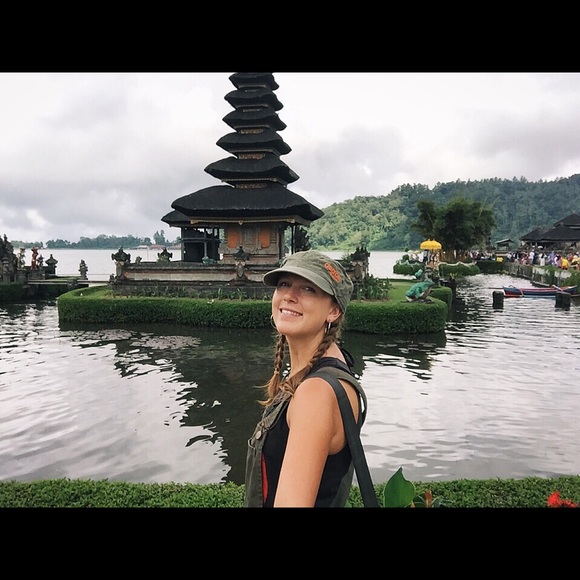 Meet your Posher, Carolyn - Picture 1 of 1