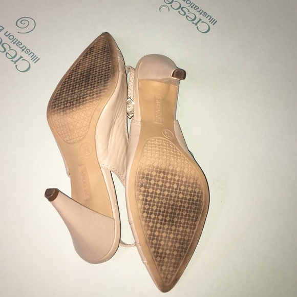 Nude pointy toe heels - Picture 3 of 4