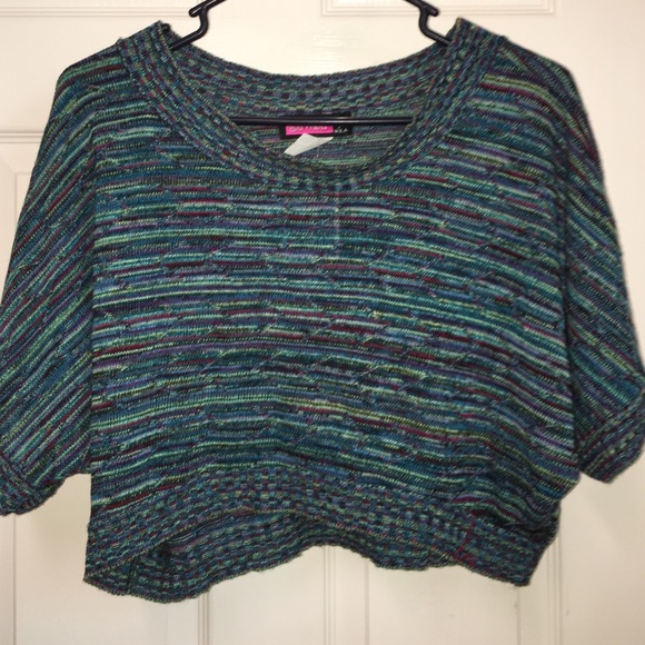 Sweater crop top shirt