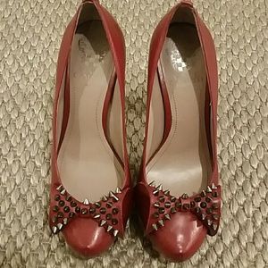 Vincent camuto cardinal crinkle distressed pumps