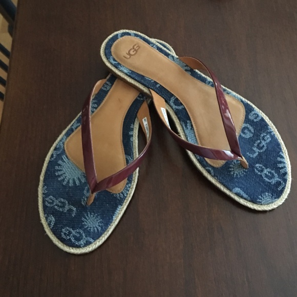 Ugg Shoes - 😎Ugg flip flops (sz7)😎