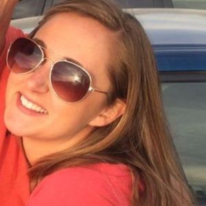 Meet your Posher, Caitlin