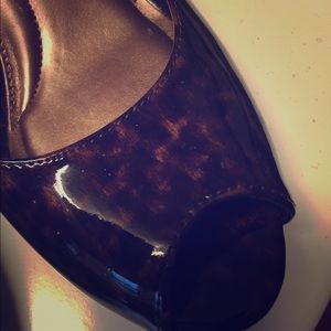 Super cute patent wedge