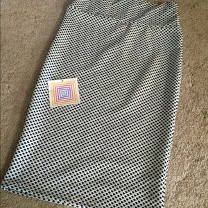 💥SOLD💥 Black and white Dot Lularoe Cassie skirt