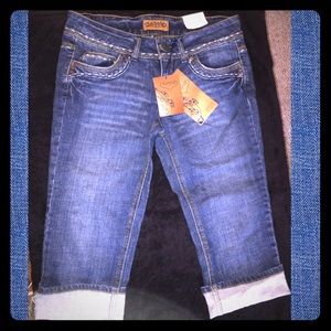 *Brand NWT* Denim Capris