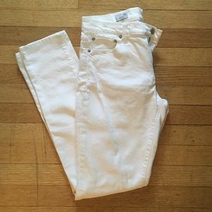 Gap White Girlfriend Jeans Sz. 28 TALL--worn once!