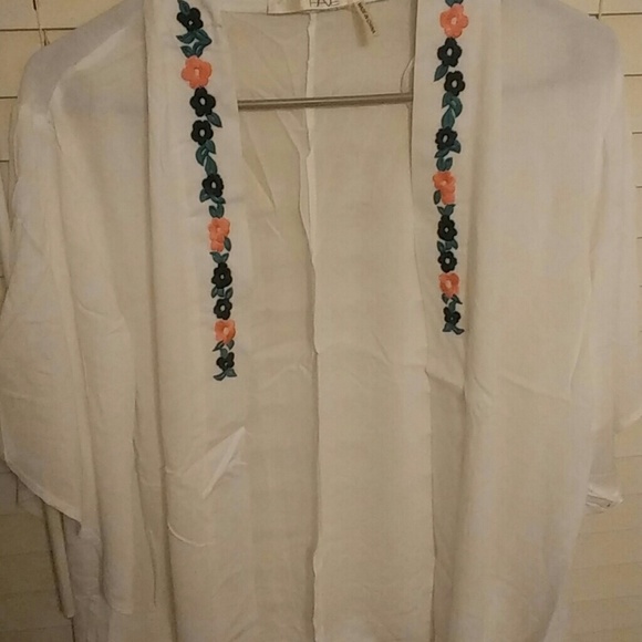 White Kimono - Picture 5 of 7