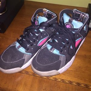 🔥 NIKE HUARACHES 💥