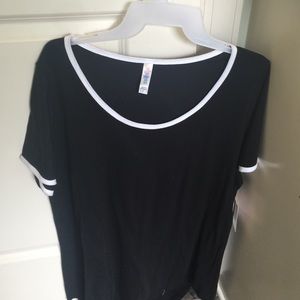 LuLaRoe Classic Tee!