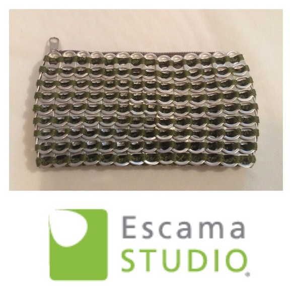 Escama recycled pull tab clutch