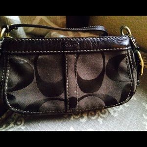 🔸 Coach Wristlet- Brown 🔸