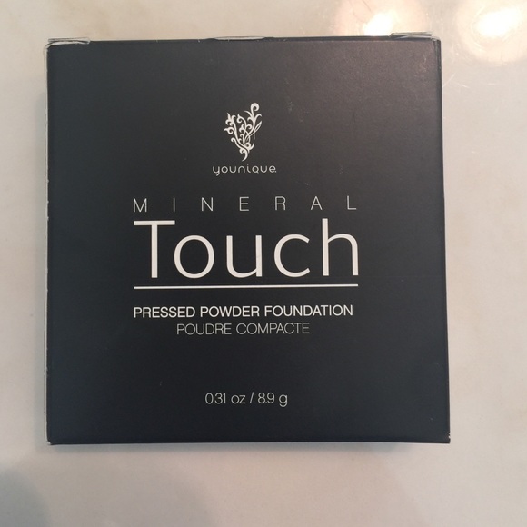 Younique Pressed Powder Foundation
