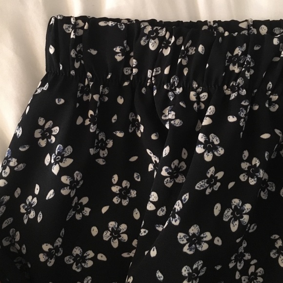 Floral Flowy Mini Skirt - Picture 2 of 2