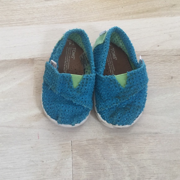 Toms T4 slip-ons