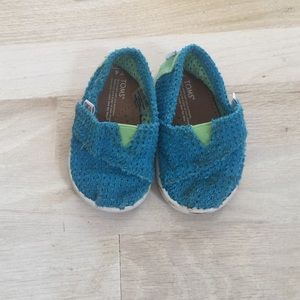Toms T4 slip-ons
