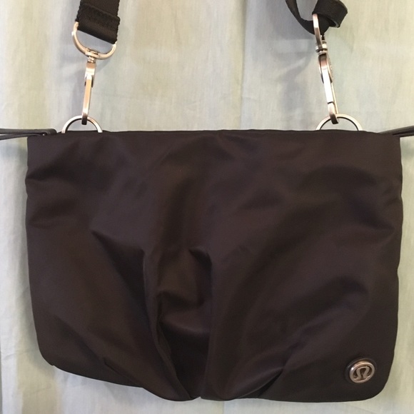 Lululemon Hip to be Free cross body