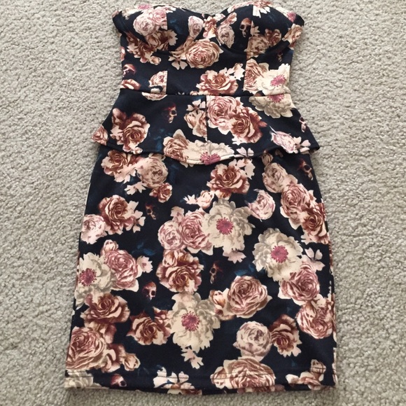 Strapless peplum dress - Picture 2 of 4