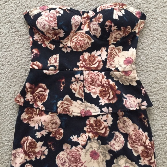 Strapless peplum dress - Picture 3 of 4