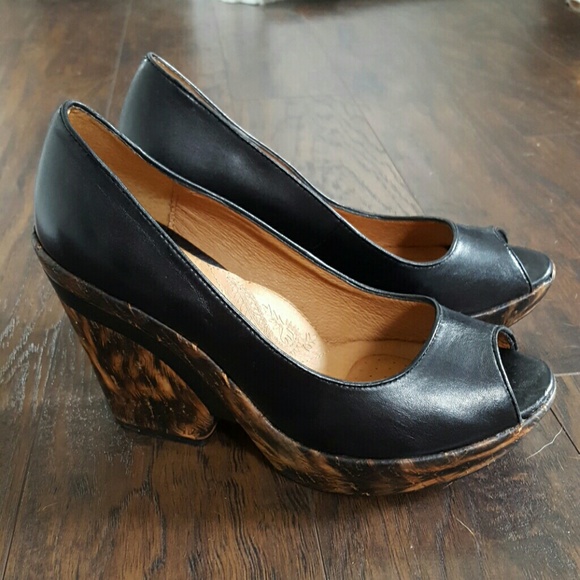 Sofft wedge pumps.
