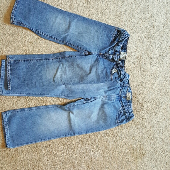 2 pairs of light wash denim