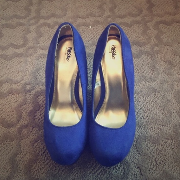 Blue heels - Picture 1 of 3