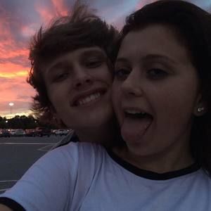 Meet your Posher, Lara