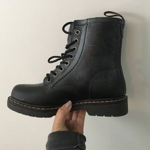 DR. MARTENS Black Boots