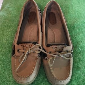 Women's Sperry boat shoes!! NEW REDUCED PRICE!