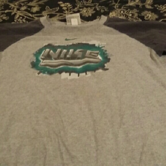 Nike boys shirt