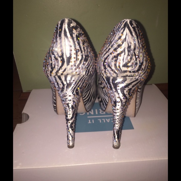 Zebra print peep toe pump - Picture 2 of 2