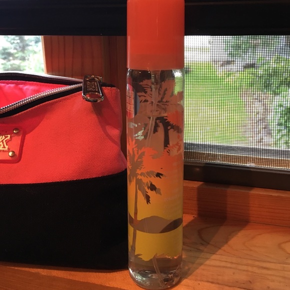 PINK body mist