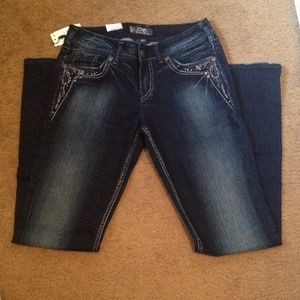 NWT Suki Silver Jeans with Embellishments! Size 28