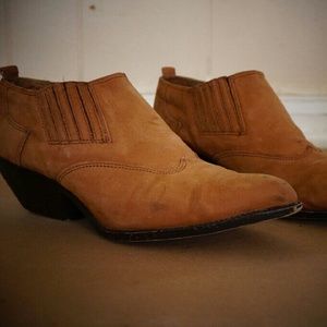 Vintage Zodiac booties size 8 suede
