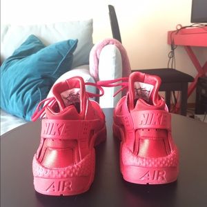 Nike huarache all red