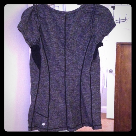 Lululemon Heathered Grey Top. Size 8. 🌟In EUC🌟