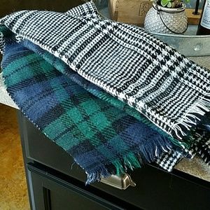 Reversible blanket scarf