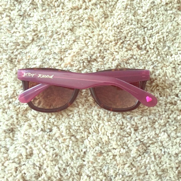 Stylish and fun aviators! 💖