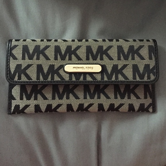 ‼️‼️ SALE ‼️‼️ Michael kors black wallet