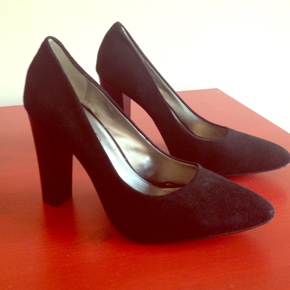 bcbgeneration suede pumps