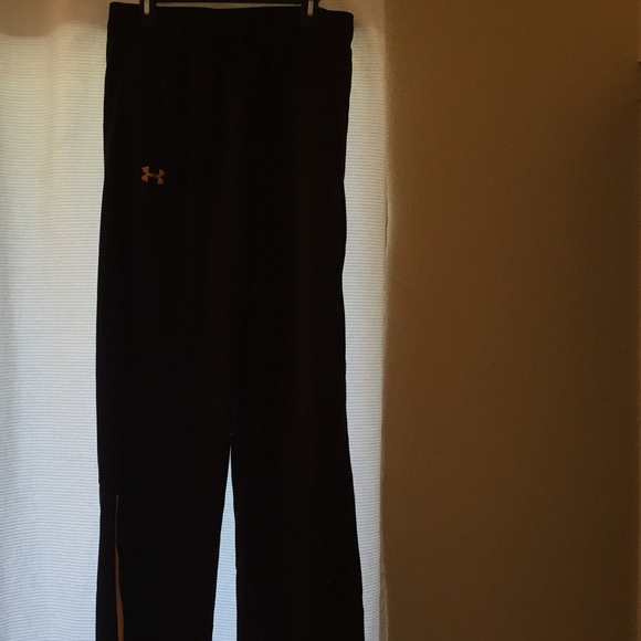 Large men's Under Armour all season pants