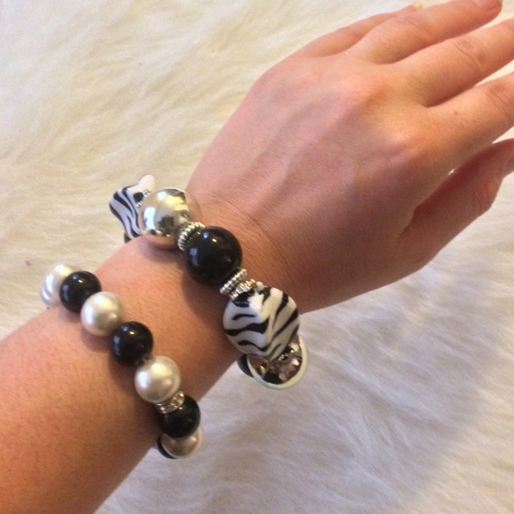 Black and White Bracelet Set