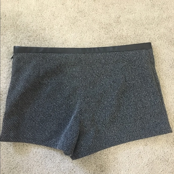 H&M mid rise Gray short - Picture 2 of 3