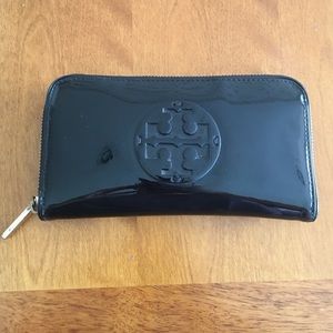 Tory Burch black patent leather wallet