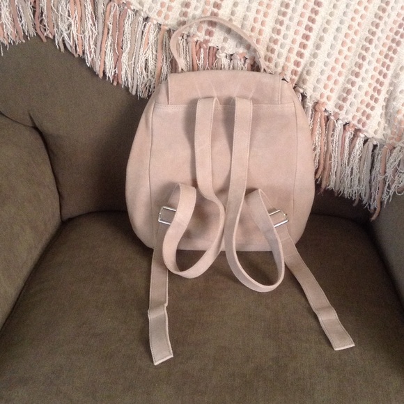 NWOT Suede Blush Silver Studded Backpack - Picture 2 of 4