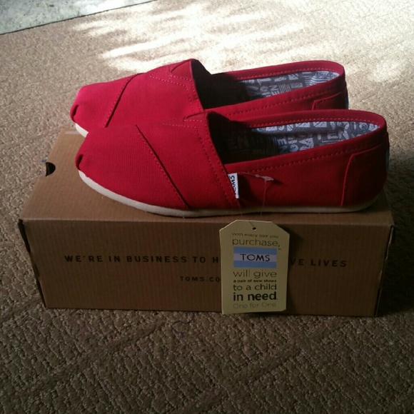 TOMS Classic Barberry Pink Canvas Shoes