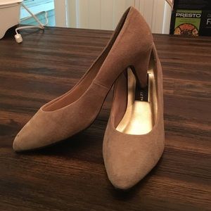 VINTAGE COLIN STUART - tan suede pumps